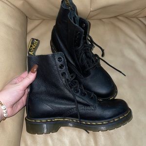 NEW DR MARTEN BOOTS